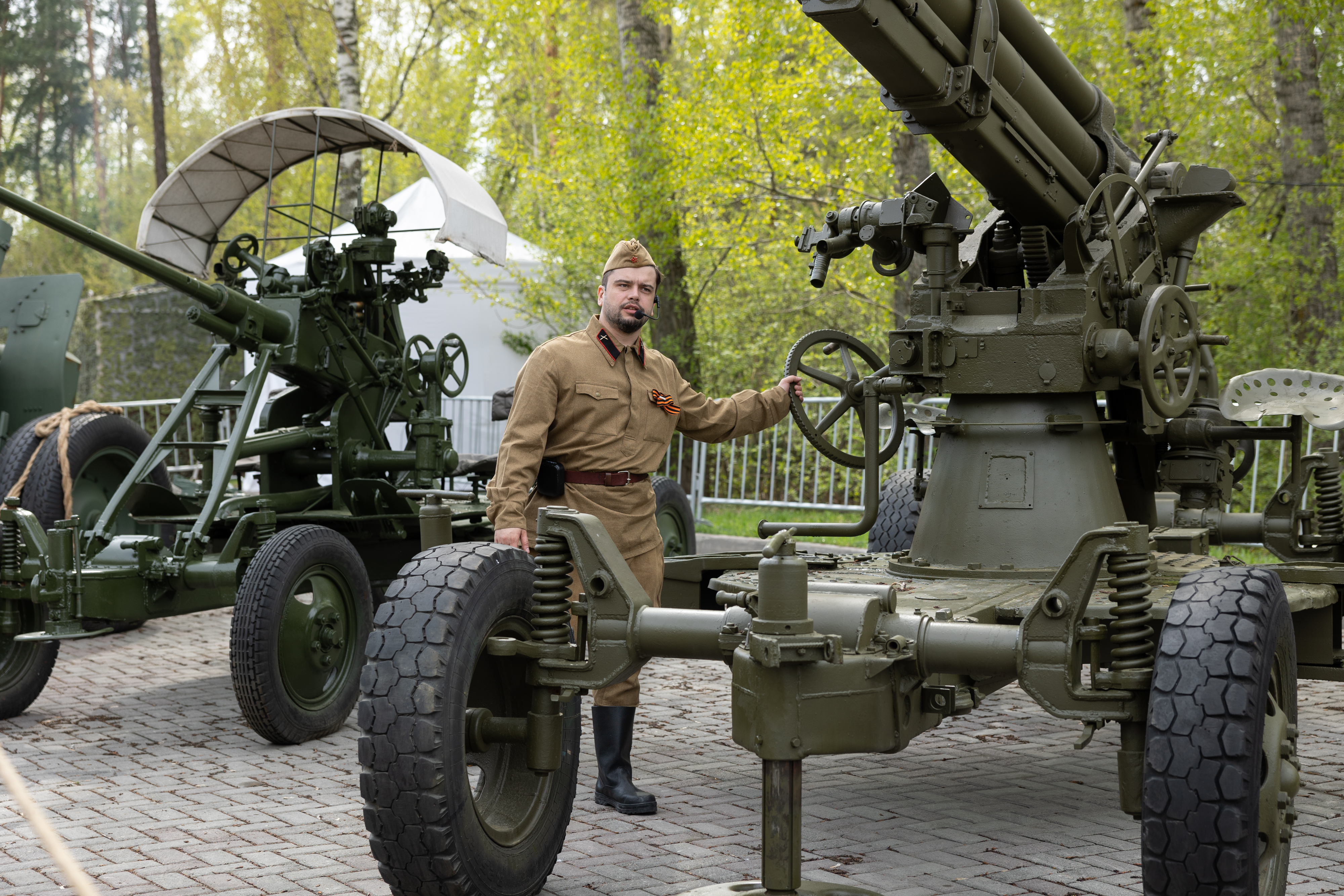 «Оружие Победы» в Томске: 24 единицы техники, встречи с поисковиками и кино под открытым небом